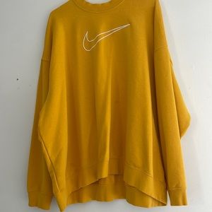 yellow crew neck , nike
